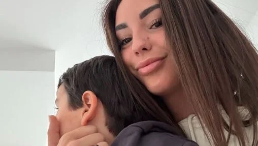 Anita Williams: de “mala novia” en ‘La isla de las tentaciones’ a líder en Supervivientes 3 Anita Willians con su hijo