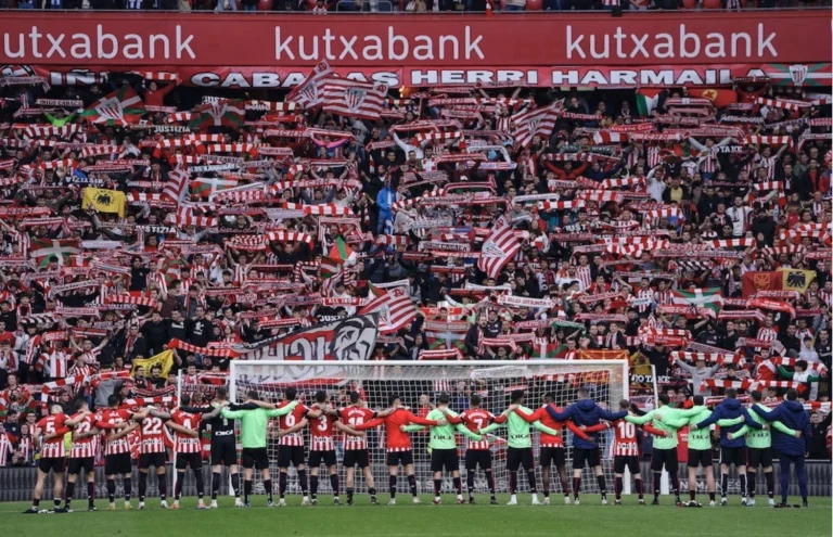 La grada de animación del Athletic será una caldera ante la Roma