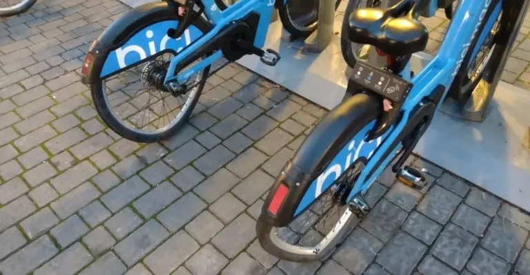 Bicimad desoye los accidentes de usuarios y riders por el «lamentable» estado de las bicicletas