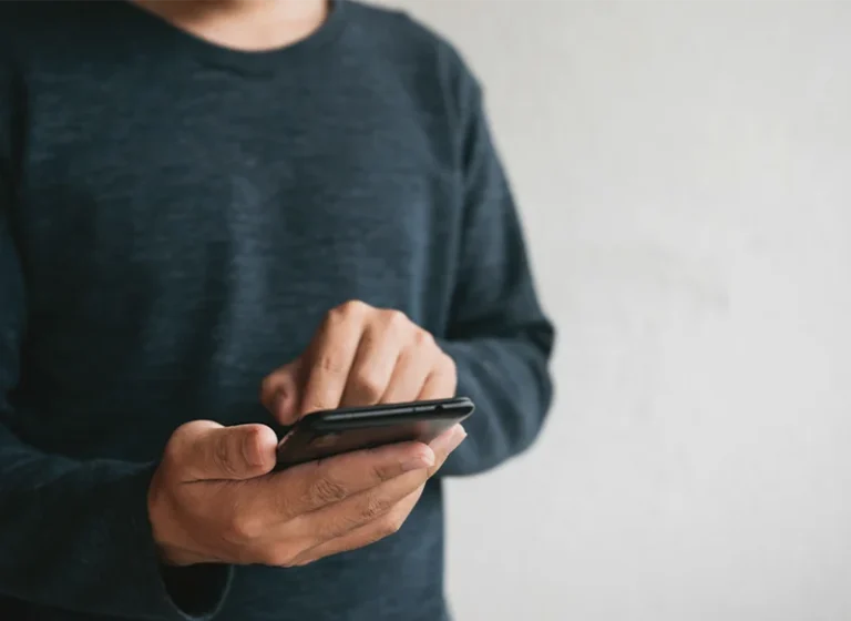 La OCU rompe un mito sobre los móviles chinos frente a las marcas tradicionales