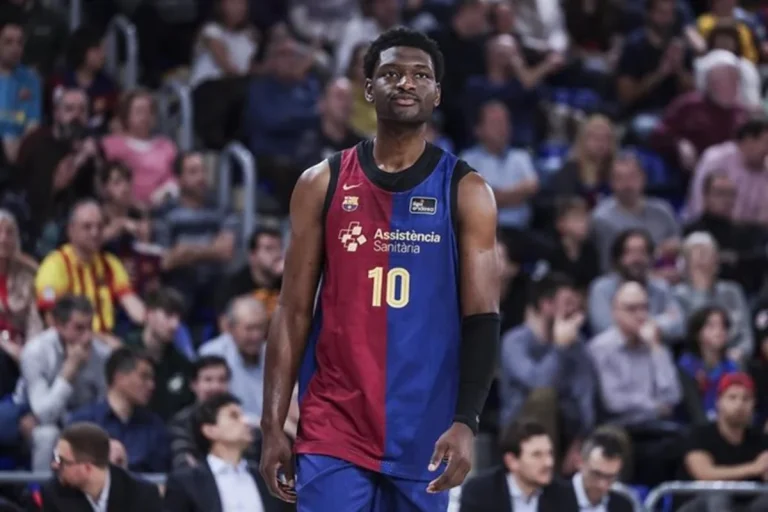 Chimezie Metu frena renovación con el FC Barcelona tras llamada del Real Madrid
