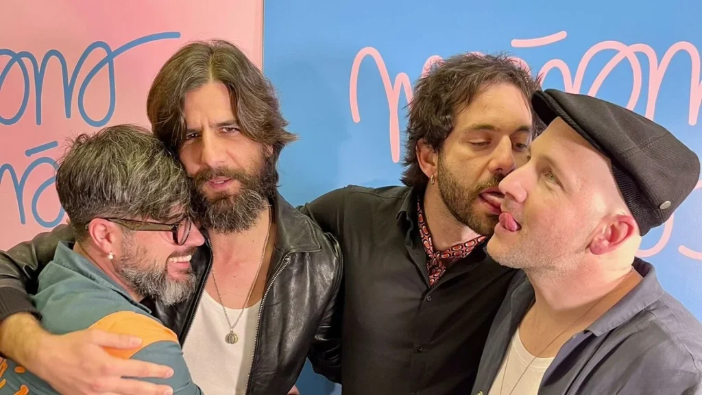 De profesiones convencionales a banda exitosa