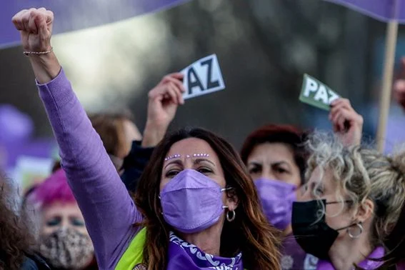 División y fuerza en un 8M marcado por las reclamaciones de las dos marchas feministas en Madrid 1 Dos marchas, un mismo día: la fractura feminista en el 8-M