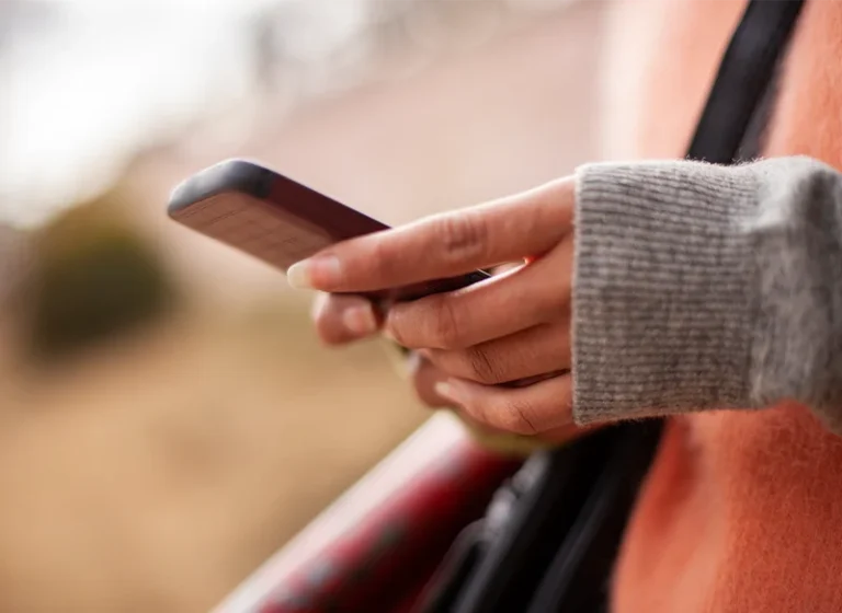 El truco de la pajita que puede alargar la vida útil de tu smartphone Android e iOS