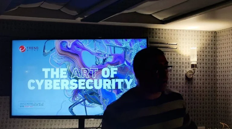 El Gobierno sentencia los 'deepfakes' de los móviles y las 'loot boxes' de los videojuegos