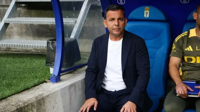 El Oviedo se carga a Calleja a 10 partidos del final: sustituto sorprendente