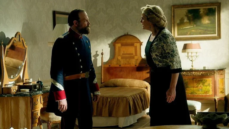 El Sargento Burdina acorrala a Cruz en ‘La Promesa’  