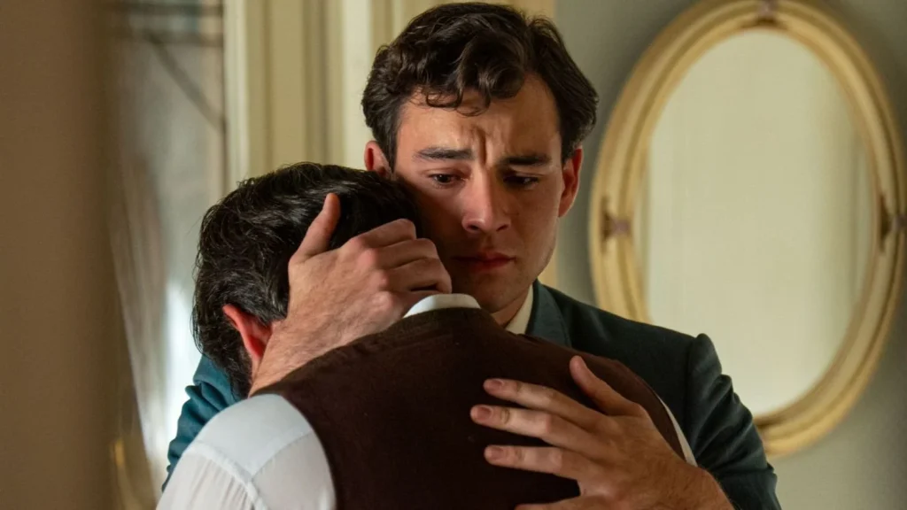 El regreso de Curro como lacayo divide al servicio