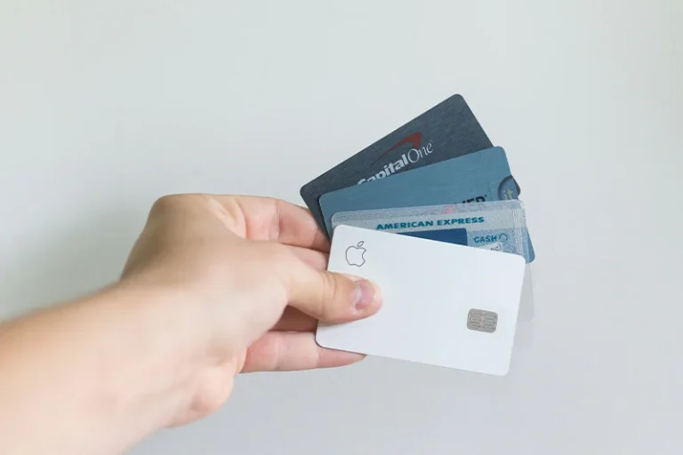 El truco de los expertos para proteger tu tarjeta bancaria: Solo tienes que añadir una pegatina