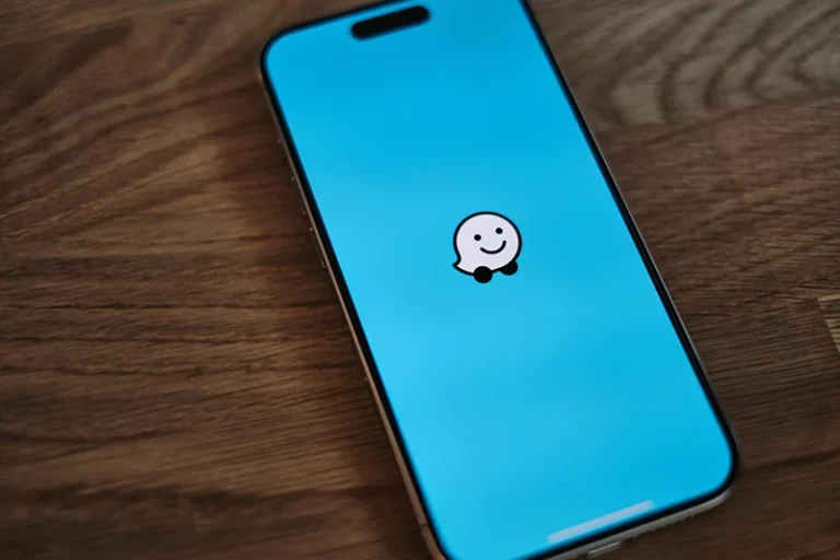 El truco definitivo para que Waze te avise de los radares en Google Maps