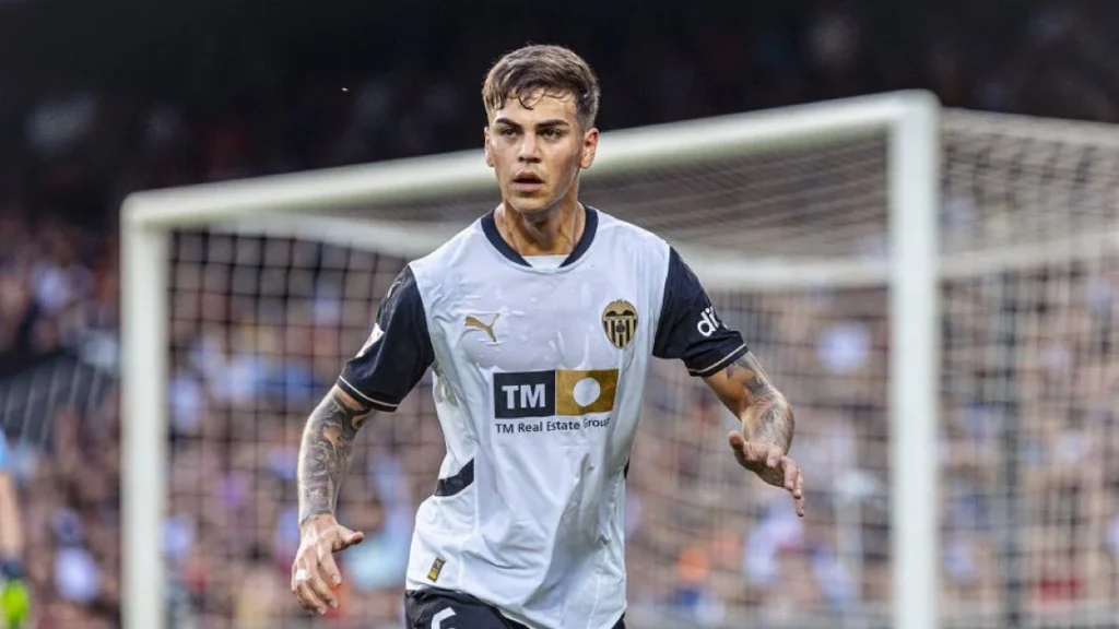 Simeone quiere a Enzo Barrenechea para recuperar la esencia del Atlético. Fuente: X (@valenciacf)