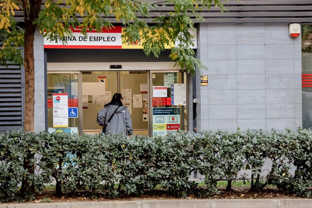 El SEPE deja a 19.000 personas sin paro por viajar al extranjero sin avisar 1 prestación desempleo viajes