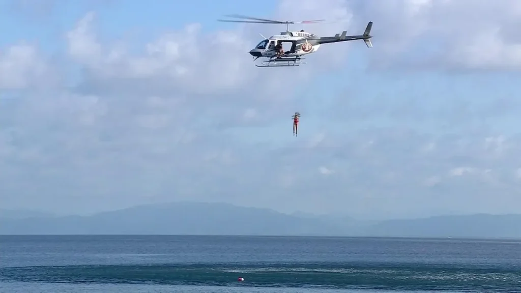 La 'jugarreta' de Telecinco con Supervivientes para engordar las audiencias frente al fútbol de DAZN 2 Estupor absoluto en Supervivientes tras el historico salto de Anita