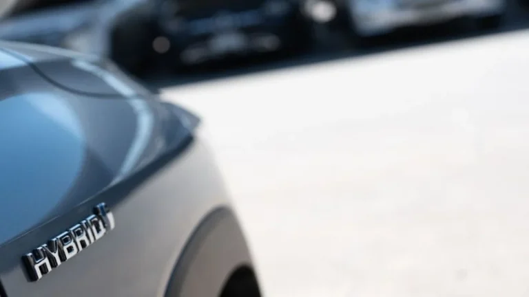 La UE baraja fechas para la prohibición de coches híbridos