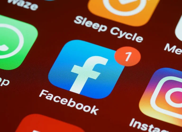 Facebook e Instagram frente a la UE: lo que esconde Meta al negarse al nuevo pacto de IA