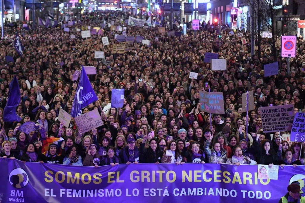 División y fuerza en un 8M marcado por las reclamaciones de las dos marchas feministas en Madrid 2 Feminismo clásico vs. feminismo interseccional: las posturas enfrentadas