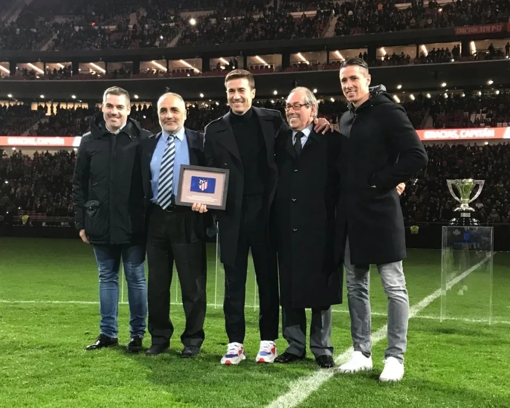 Gabi Fernández vuelve a los banquillos con un maleta cargada de historia y liderazgo