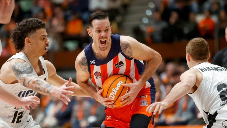 Heurtel se abre en canal tras ser expulsado del FC Barcelona y abandonado en Estambul