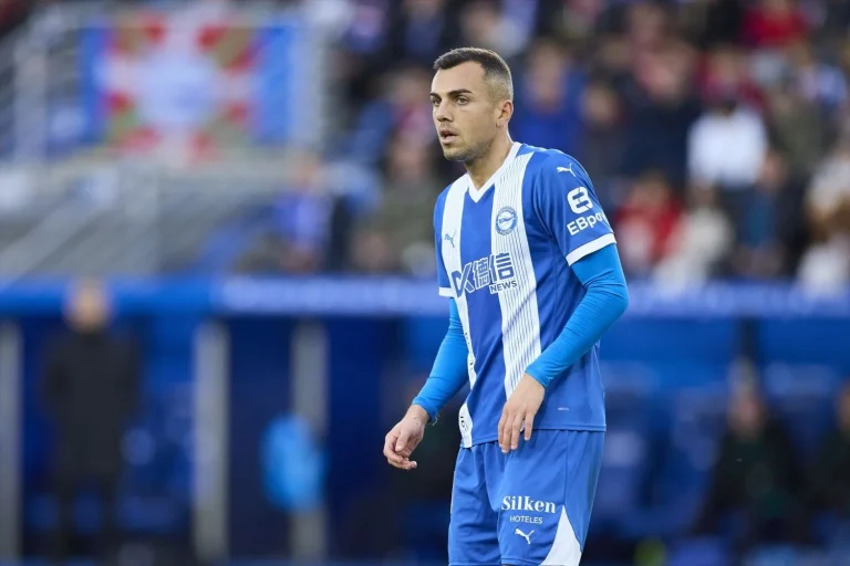 Joan Jordán recibe bronca histórica del entrenador del Alavés