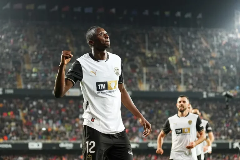 Umar Sadiq genera un problema al entrenador del Valencia CF