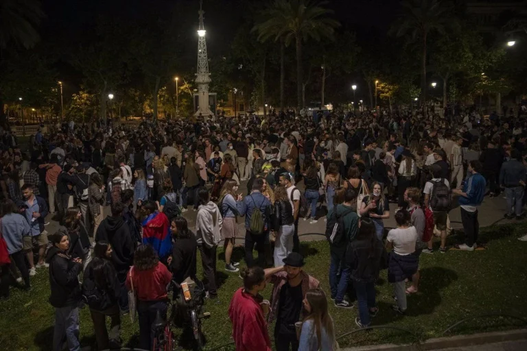 La ley del alcohol enfada a los bares en plena lucha de Sanidad contra el botellón