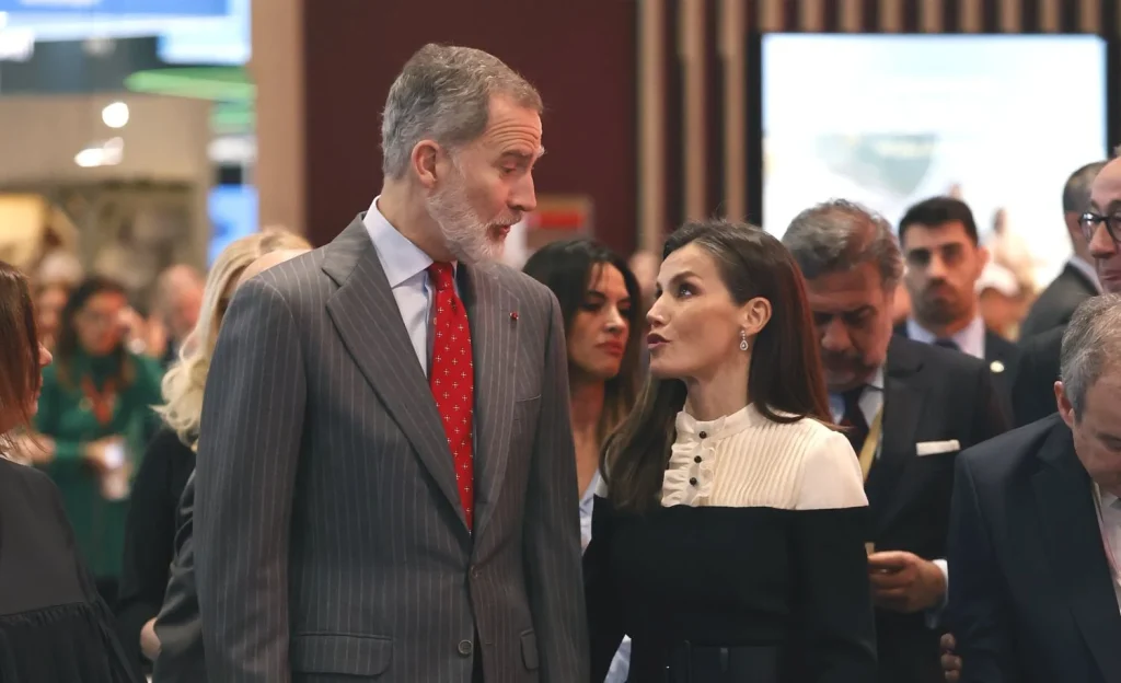 Felipe VI y Letizia juntos en una velada que reavivó rumores de tensión en la monarquía 82 La reina Letizia en medio de la desinhibición o provocación