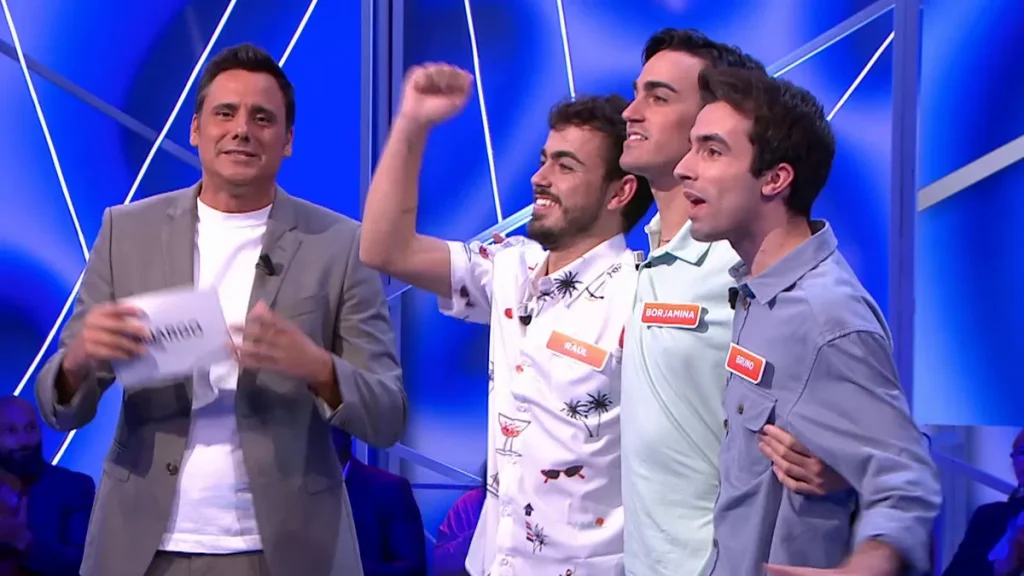 La salida polémica de los ‘Mozos de Arousa’ y la promesa incumplida de las campanadas  