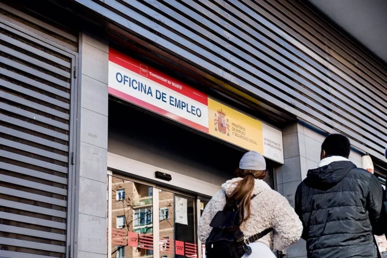 La «trampa» de los nuevos datos de empleo: la noticia no es que el paro baje