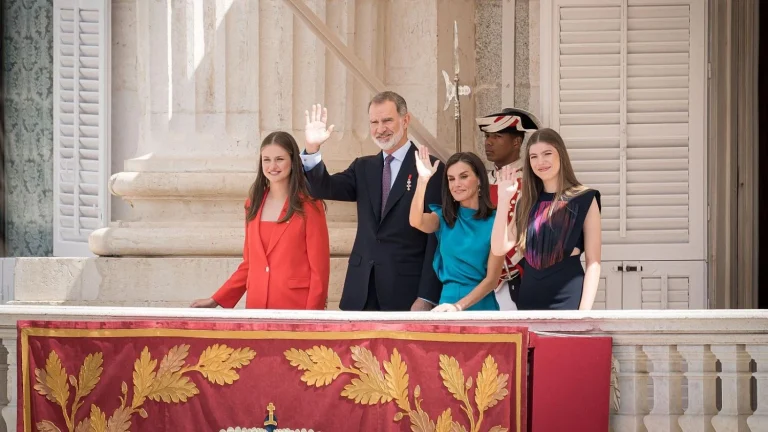 La ‘caprichosa’ petición de cumpleaños de Sofía que enfrenta a Felipe VI y Letizia y sacaría a Leonor de Elcano 
