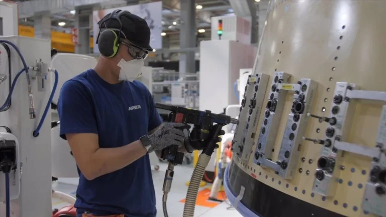 Los titulados en FP «castigan» a los universitarios a la hora de conseguir empleo en España