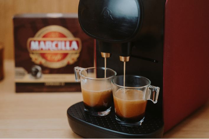 El 56% de los españoles no conoce el nombre de sus vecinos y el 76% nunca ha quedado con ellos