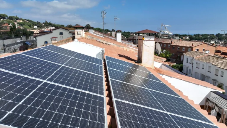 Cada vez más hogares apuestan por el autoconsumo energético: estas son las claves del cambio
