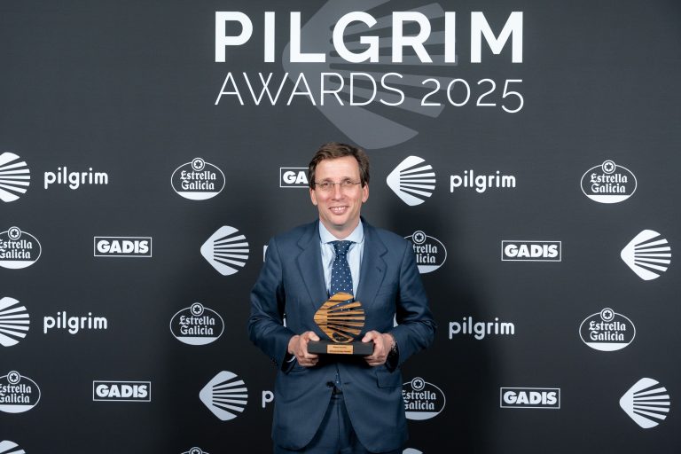 Nieves Álvarez y el alcalde José Luis Martínez -Almeida, premiados en la III Edición de los Premios Pilgrim
