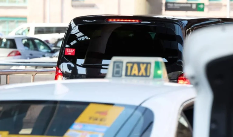 «Conspiran con Uber, Cabify y Bolt»: Los taxistas, hartos de excusas con los precios de los seguros