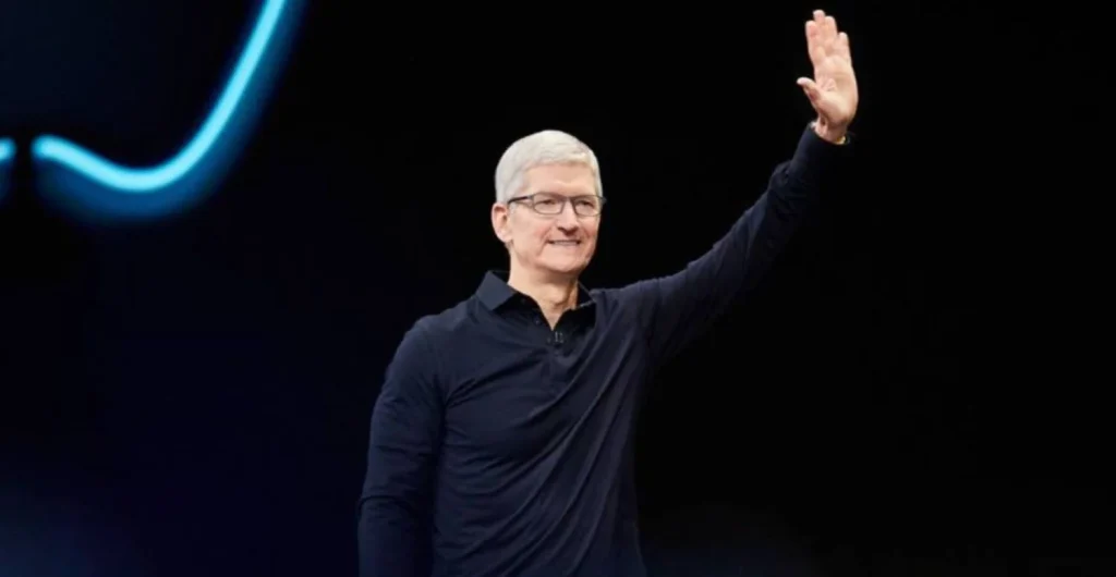 Samsung le come la tostada a Apple y las ventas de iPhone en España en el marco del MWC 2025 4 Tim Cook, CEO de Apple