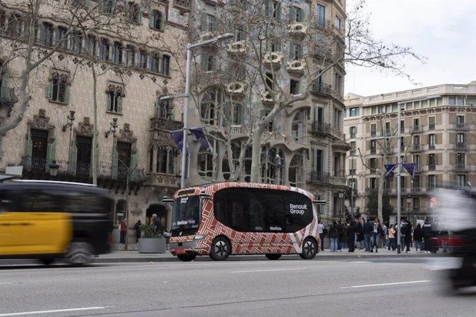 La DGT lanza un increíble autobús autónomo sin conductor en las calles de Barcelona 1 Un proyecto pionero en movilidad urbana