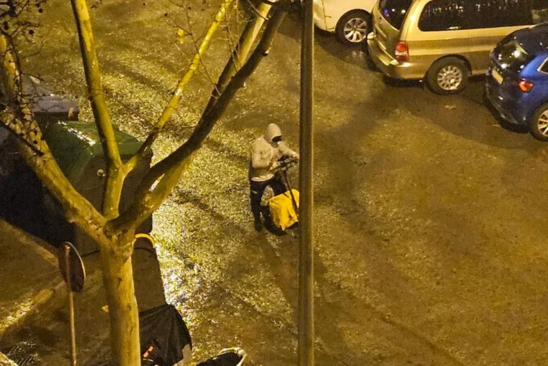 Los repartidores de Glovo zanjan el debate de la lluvia entre retrasos y denuncias de CC.OO.