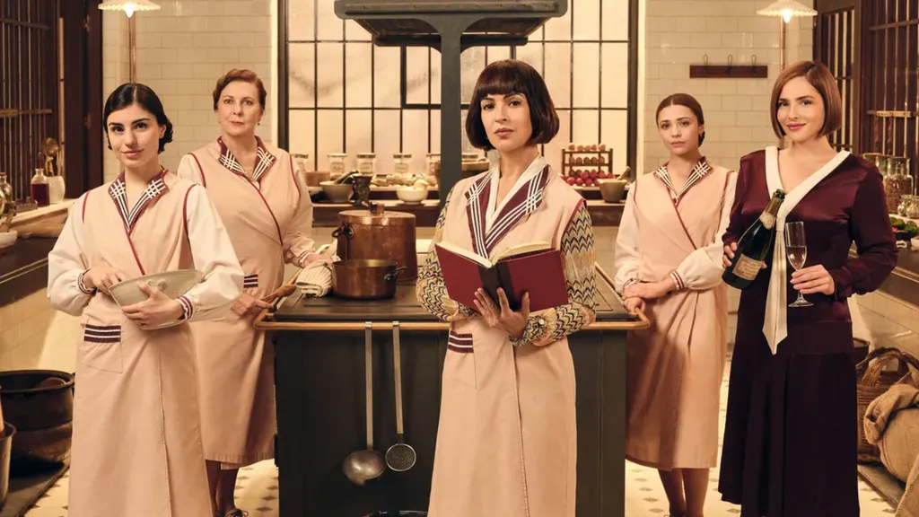 Telecinco refuerza su apuesta por 'La Favorita 1922' con una estrategia audaz tras un estreno histórico 64 Usar como escudo a La Isla de las Tentaciones' fue una jugada calculada