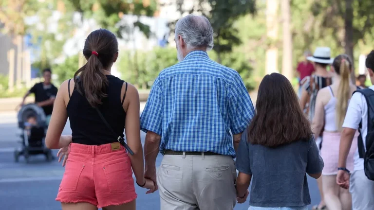 La aterradora brecha económica entre jubilados y jóvenes en España