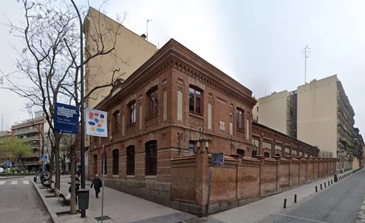 El edificio ubicado en la calle Argumosa número 41, en el barrio madrileño de Lavapiés Fuente: Google Maps