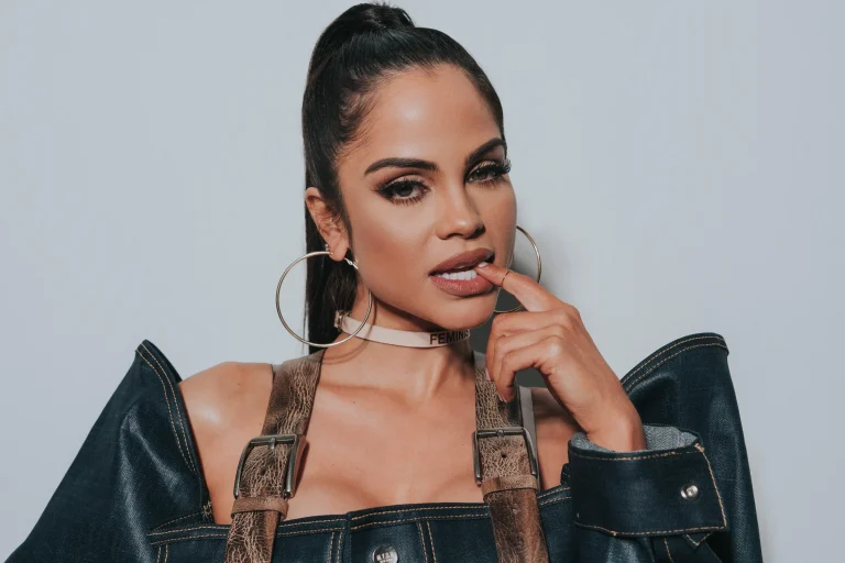 Natti Natasha se entrega a la bachata de la mano de Romeo Santos