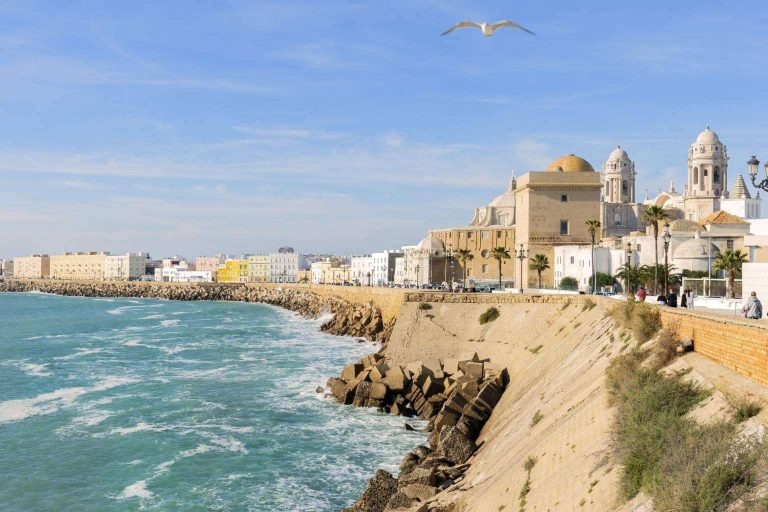 Primavera y alquiler vacacional en Cádiz, una combinación irresistible
