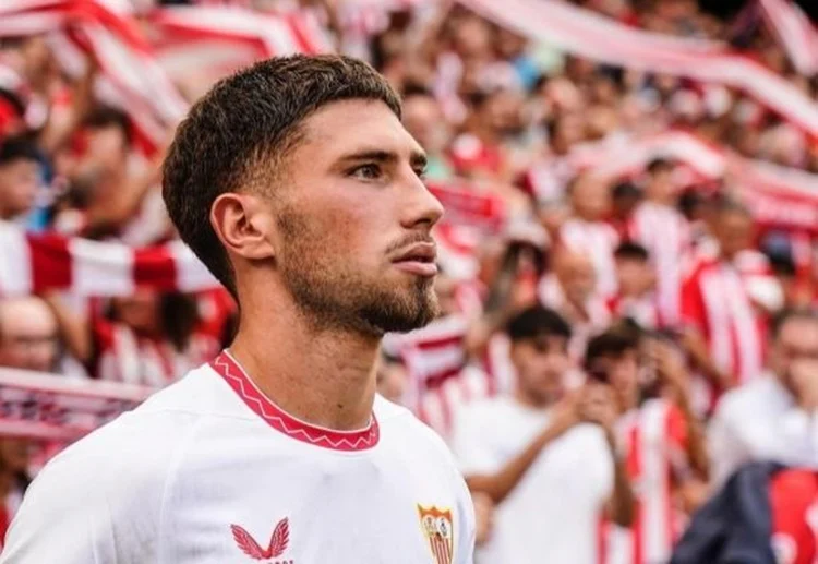José Ángel carmona, del Sevilla FC, en la prelista de Luis de la Fuente Fuente: @SevillaFC