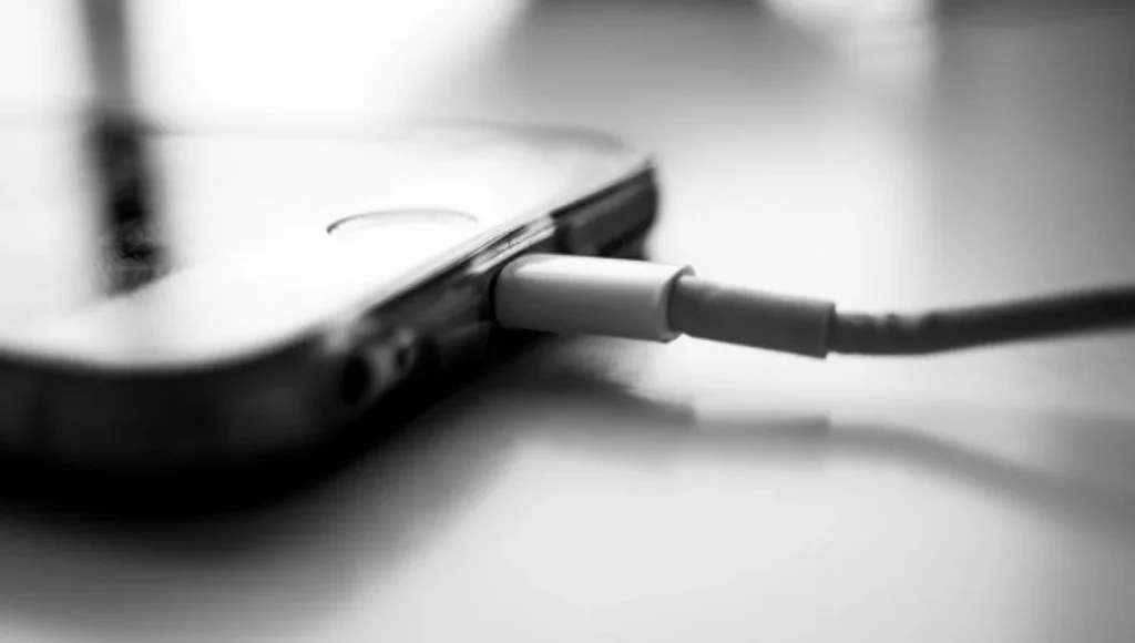 DINAMO Y ENERGÍA CINÉTICA: CARGA TU MÓVIL CON TU PROPIO ESFUERZO