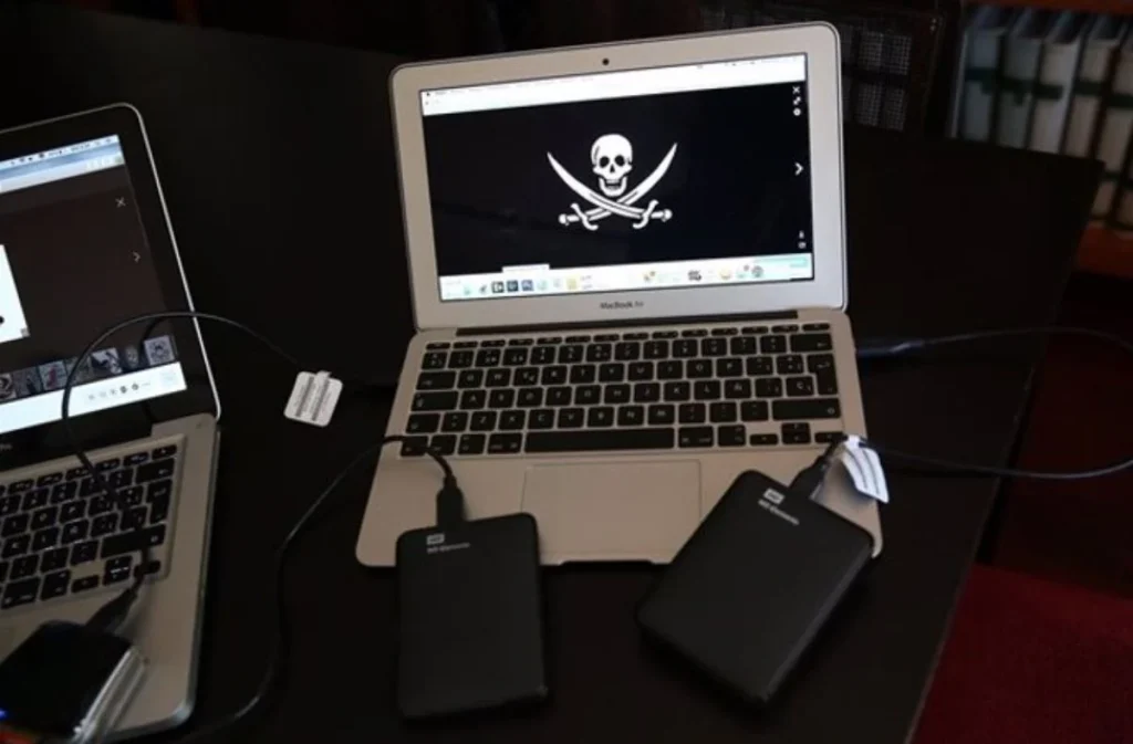 DAZN se aprovecha de la F1 2025 y los bloqueos a las IPTV piratas para captar clientes 1 piratería