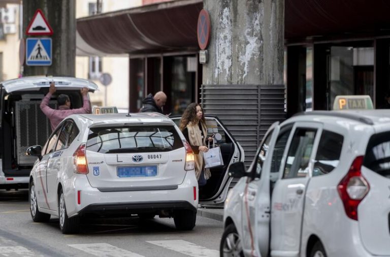 El Día del Libro llega a los taxis de Madrid con una iniciativa con escritores e influencers