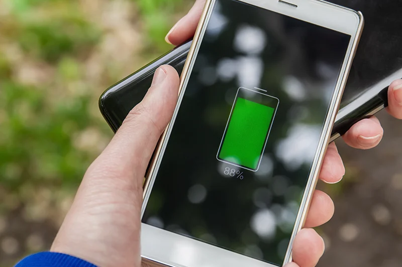 CAMBIA TU ANDROID AL MODO OSCURO Y REDUCE EL BRILLO DE LA PANTALLA