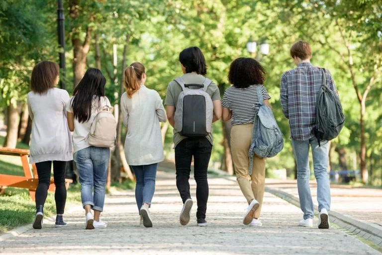EE. UU. bloquea cientos de visados a estudiantes españoles y peligra el año académico