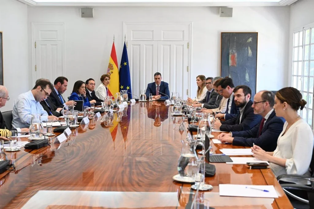 Cronología de una España a oscuras: rescates, clases canceladas y carrera contrarreloj 3 Carrera contrarreloj: ¿qué soluciones se están implementando para evitar un colapso total?