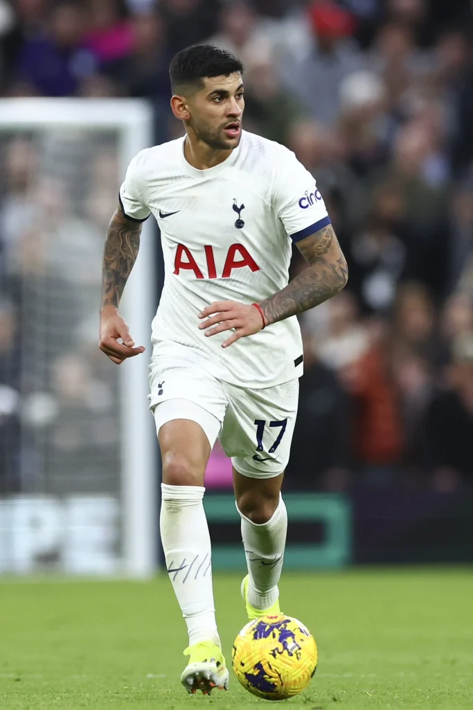 Julián Álvarez manda un mensaje al Atlético: pide un fichaje clave 1 Julián Álvarez ejerce de embajador en el fichaje del Cuti Romero. Fuente: X (@Spurs_ES)